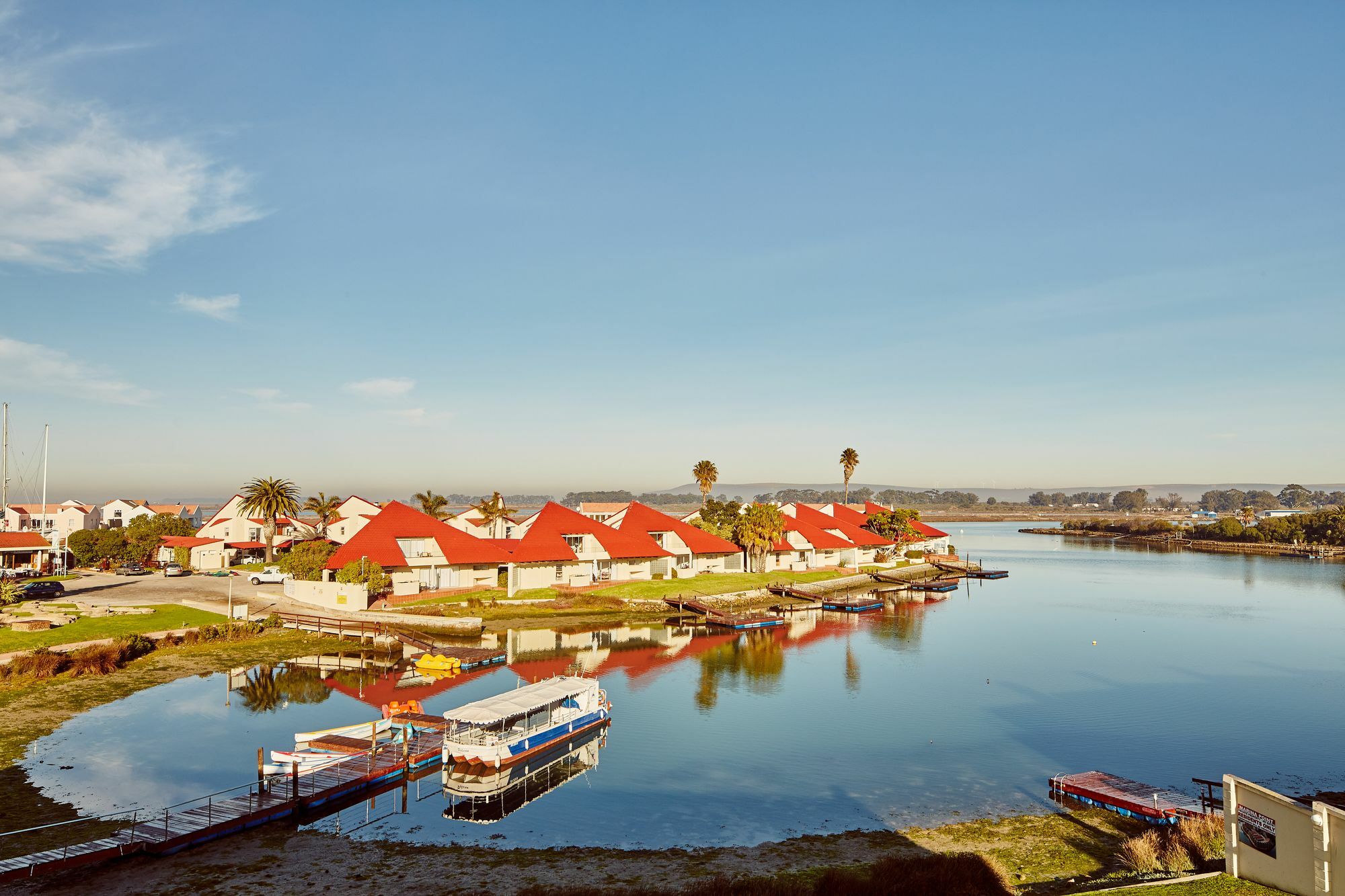 Апартаменты First Group Port Owen Marina Фелддриф Экстерьер фото